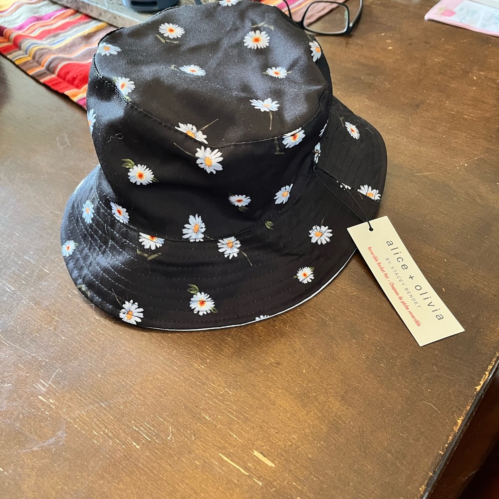 alice + olivia Bucket hat - Picture 3 of 5